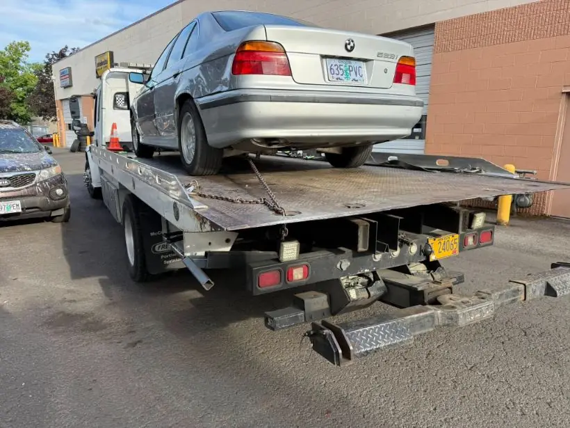 Zee's Towing flatbed towing in Tualatin, Oregon
